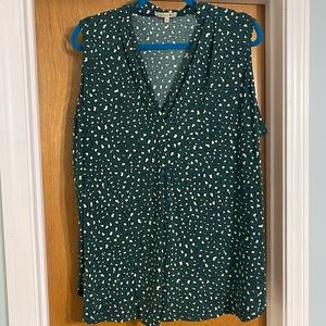 EUC- Beacon Hunter Green Leopard Print Top